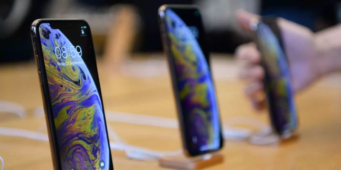 Die neuen iPhone-Modelle iPhone XS und iPhone XS Max stehen im Apple Store in der Regent Street zum Verkauf bereit.