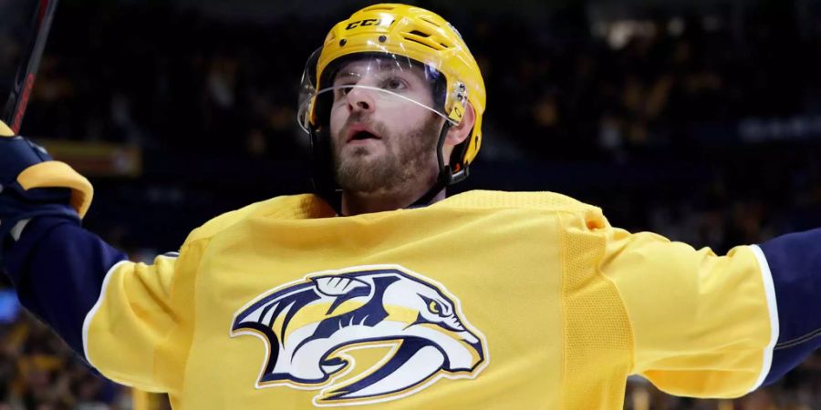 Austin Watson jubelt über seinen Treffer bei einem Spiel zwischen den Nashville Predators und den Anaheim Ducks.