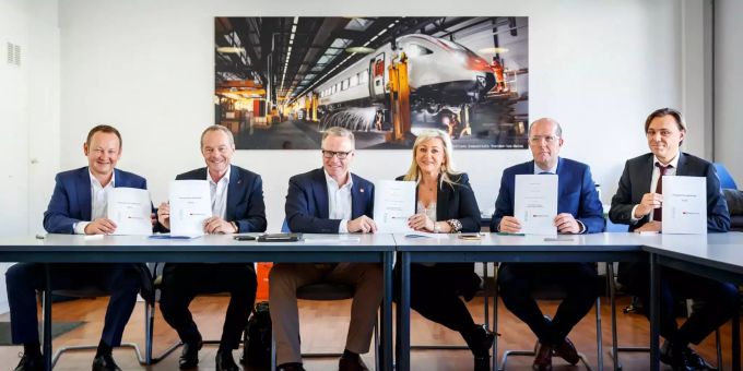 Von links nach rechts: Jürg Stöckli, Alain Barbey, Andreas Meyer, Nuria Gorrite, Pierre-Yves Gruaz und Jean-Charles Lagniaz. SBB Vorstandsmitglieder