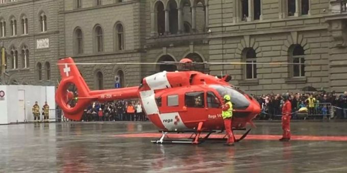 Rega dankt Gönnern - Neuer Rettungs-Heli landet auf dem Bundesplatz