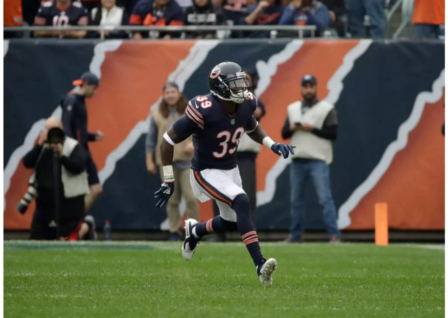 Überzeugender Auftritt der Chicago Bears die gegen Tampa Bay gleich mit 48:10 gewinnen. QB-Trubisky glänzt mit sechs Touchdown-Pässen und 354 Yards. Besonders die erste Halbzeit ist eine Machtdemonstration: Zur Pause steht es 38:3!