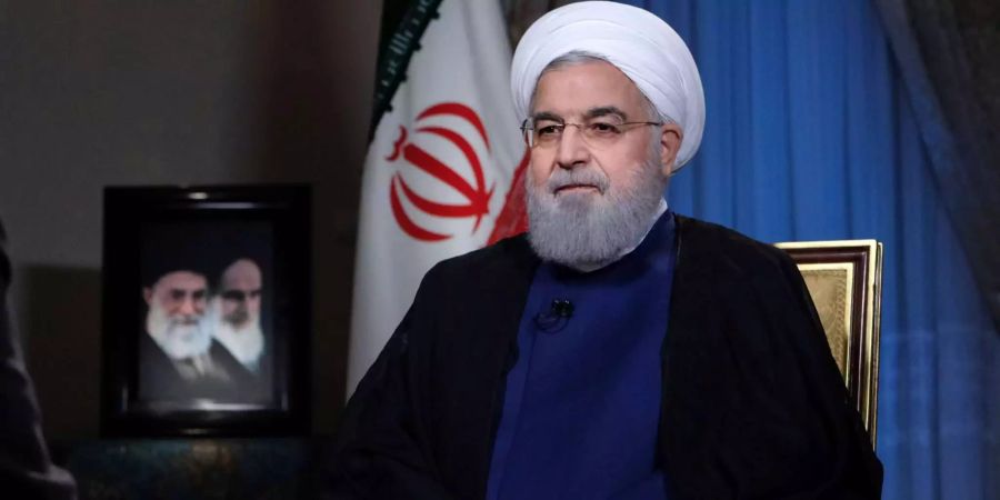 Auf dem vom Büro des iranischen Präsidenten zur Verfügung gestellten Foto hält Hassan Ruhani, Präsident des Iran,  eine Fernsehansprache.