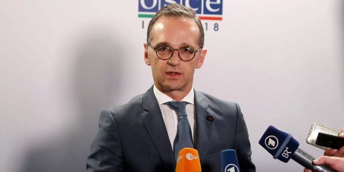 Heiko Maas (SPD), Aussenminister von Deutschland, spricht während eines Treffens des Ständigen Rates der Organisation für Sicherheit und Zusammenarbeit in Europa (OSZE) mit Reportern.