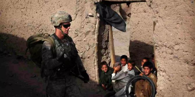 Ein US-Soldat patrouilliert in Afghanistan.