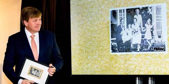 Der niederländische König Willem-Alexander besucht das renovierte Anne-Frank-Haus in Amsterdam.