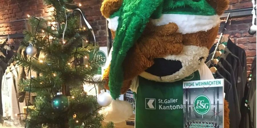 Gallus, das Maskottchen des FC St.Gallen, ist traurig über den Fehler im Adventskalender.