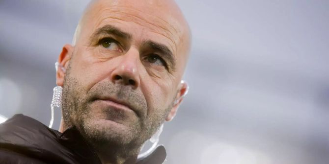 Peter Bosz in 2017 vor einem Spiel.