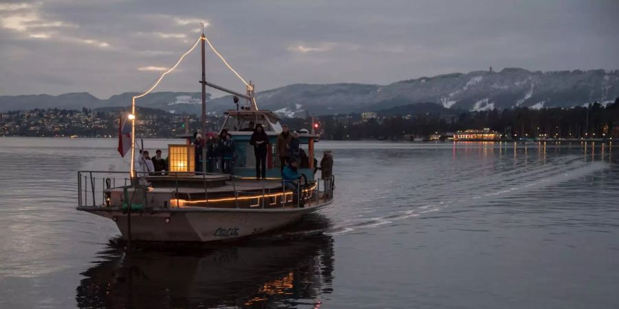 Das Friedenslicht kommt in Zürich an.