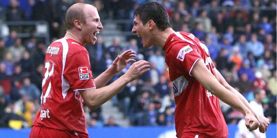 Mario Gomez kehrt nach über acht Jahren zum VfB Stuttgart zurück (Hier im Bild mit dem ehemaligen Schweizer Nationalspieler Ludovic Magnin)..