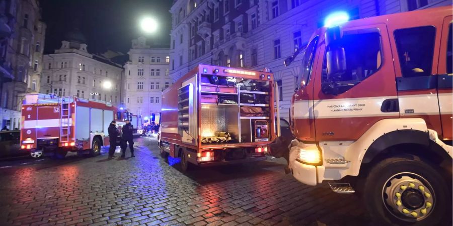 Zwei Menschen sterben noch vor dem Eintreffen der Rettungskräfte.