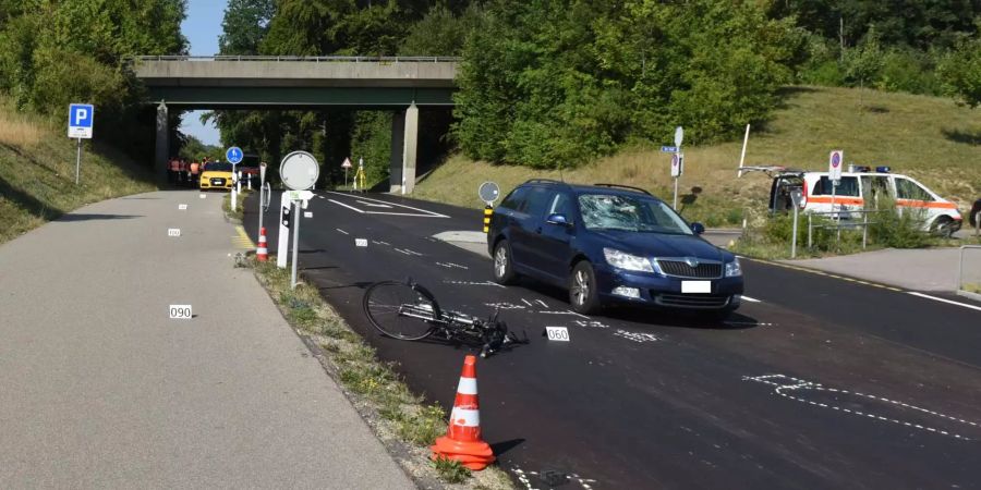 Der E-Biker zog sich schwere Verletzungen zu.