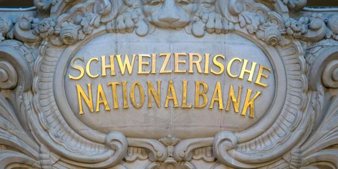 Das Logo der Schweizerischen Nationalbank in Bern. Schweizerische Nationalbank negativzinsen