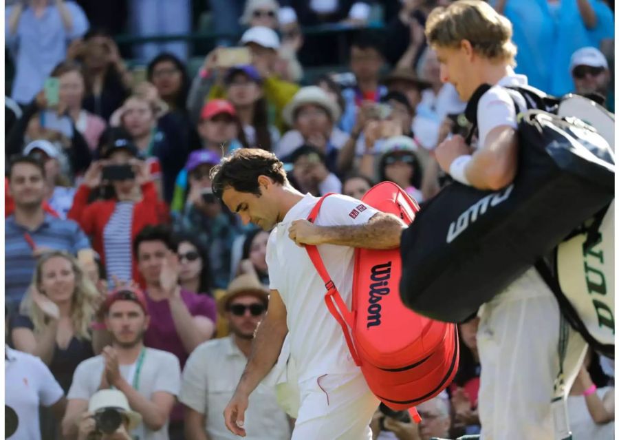 Mit hängendem Kopf verlässt Federer den Platz: er schied im Viertelfinal gegen den Südafrikaner Kevin Anderson aus.