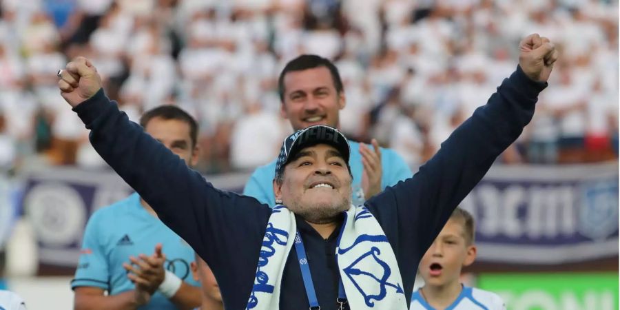 Diego Maradona lässt sich feiern.