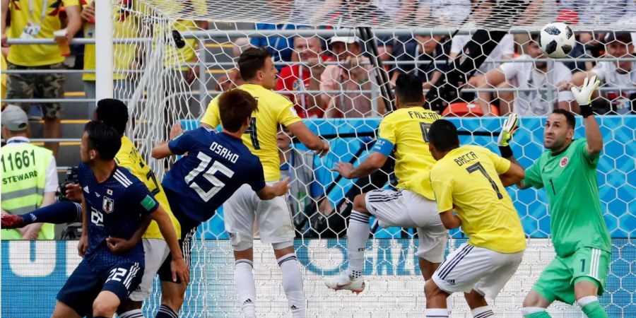 Der Japaner Osako erzielt das 2:1-Führungstor.