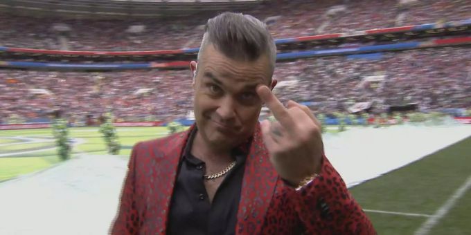 Faule Ausrede? - Robbie Williams erklärt seinen Mittelfinger an der WM