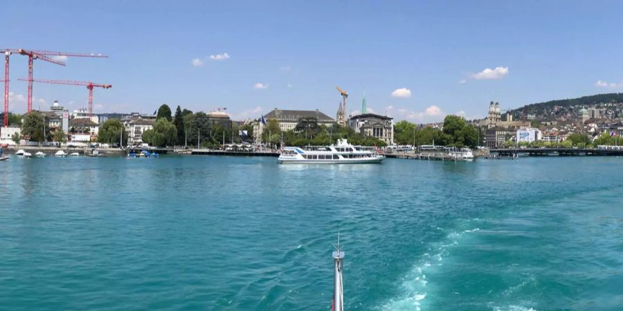 Im Zürichsee kam es am Donnerstag zu einem tragischen Bootsunfall.