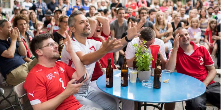 Die WM beginnt – ab zum Public Viewing!