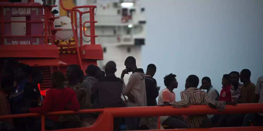 Ein Schiff mit Flüchtlingen in Malaga, Spanien: Die Passagiere haben die gefährlichste Route für Migranten auf dem Planeten überstanden.