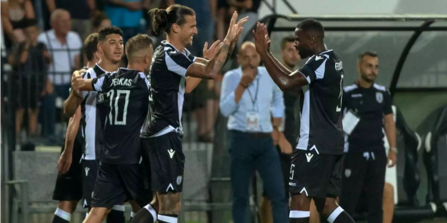Die Spieler von PAOK Saloniki bejubeln im Hinspiel einen Treffer gegen den FC Basel.