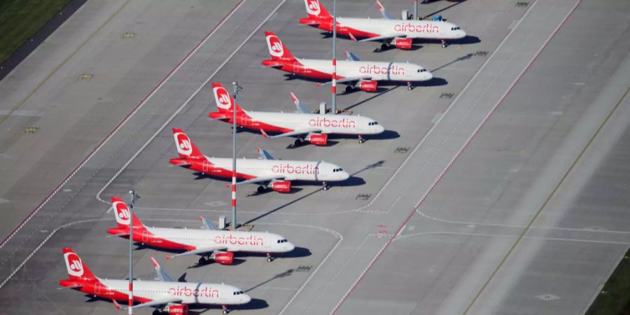 Die Luftaufnahme zeigt Flugzeuge der insolventen Fluggesellschaft Air Berlin.