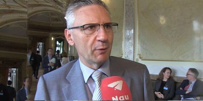 Nazi-Ausdruck? - SVP-Glarner will weiterhin «Schweizer, erwache» sagen