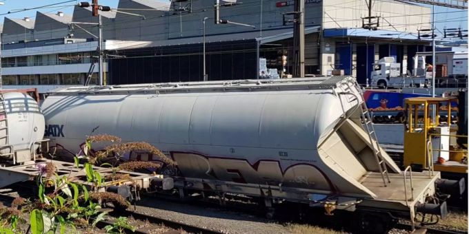 Ein Güterzug der Firma «Rheinland» ist am Rangierbahnhof in Muttenz BL entgleist. Ein Güterzug der Firma «Rheinland» ist am Rangierbahnhof in Muttenz BL entgleist.