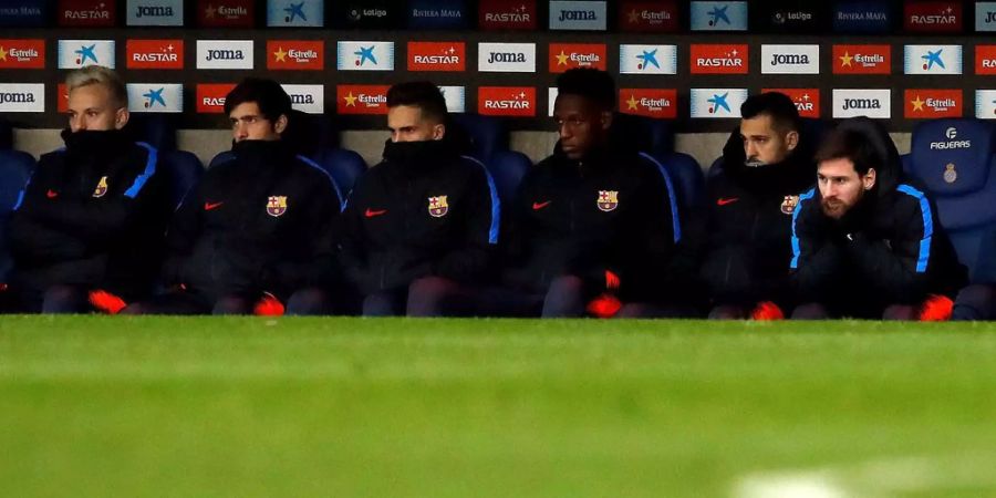 Lionel Messi sass im Derby auf der Bank.