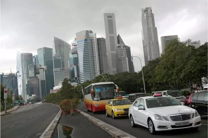 Auf Singapurs Strassen dürfen demnächst keine weiteren Autos mehr. Auf Singapurs Strassen dürfen demnächst keine weiteren Autos mehr.
