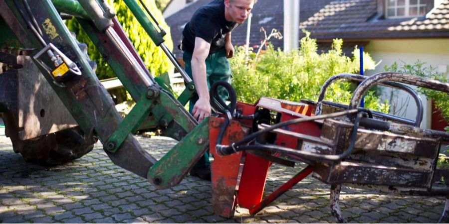 Flüchtlinge können im Kanton Aargau eine Integrationsvorlehre auf Bauernhöfen machen.