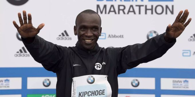Eliud Kipchoge ist der schnellste Marathonläufer der Gegenwart. Eliud Kipchoge ist der schnellste Marathonläufer der Gegenwart.