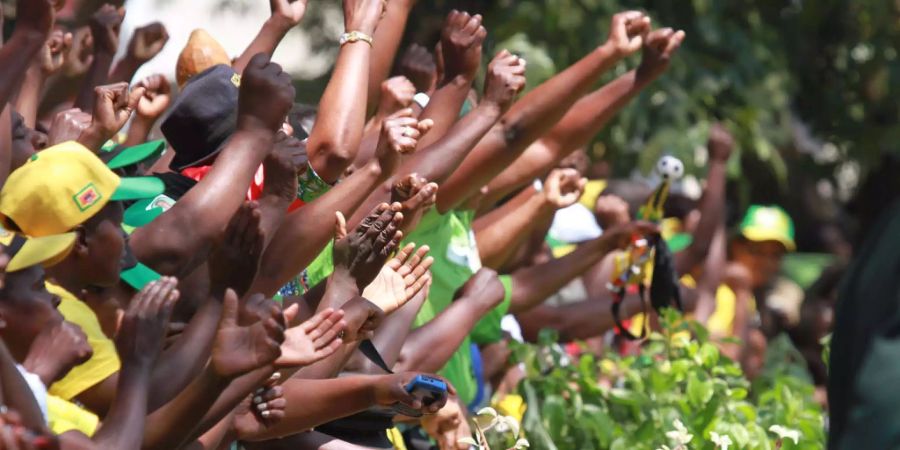 Auf den Strassen der Hauptstadt Harare herrschte weitgehend eine angespannte Ruhe.