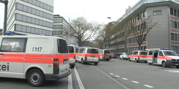 Der Grosseinsatz sei wegen der ernstzunehmenden Drohung nötig gewesen, sagt die Stadtpolizei. Der Grosseinsatz sei wegen der ernstzunehmenden Drohung nötig gewesen, sagt die Stadtpolizei.