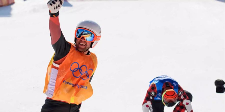 Geballte Faust: Marc Bischofberger sichert sich die Silbermedaille im Skicross!