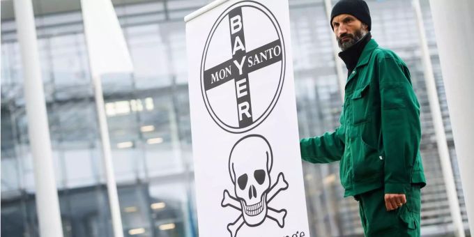 Die Übernahme von Monsato durch Bayern wird auch kritisch beäugt. Die Übernahme von Monsato durch Bayern wird auch kritisch beäugt.