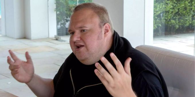 Kim Dotcom erhält 62'000 Franken. Kim Dotcom erhält 62'000 Franken.