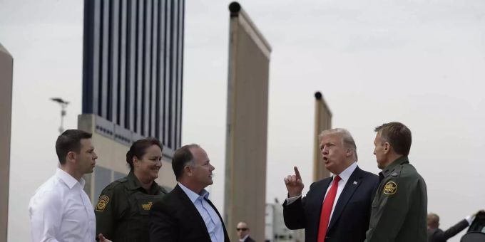 «Phantastisch» - Trump besucht Mauer-Prototypen in Kalifornien
