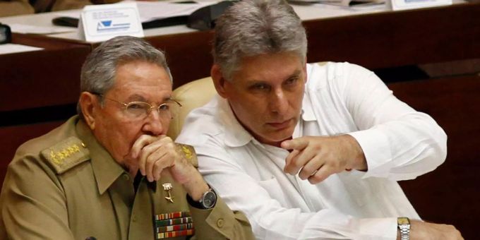 Raúl Castro und dessen rechte Hand Miguel Díaz-Canel. Raúl Castro und dessen rechte Hand Miguel Díaz-Canel.