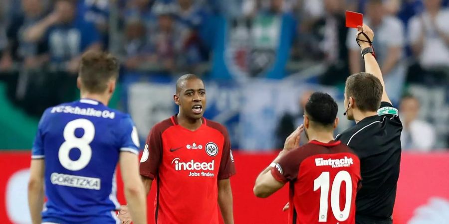 Eintracht Frankfurts Gelson Fernandes sieht Rot!