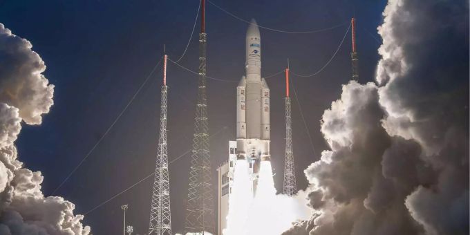 Der Start der Ariane 5 in Kourou. Der Start der Ariane 5 in Kourou.