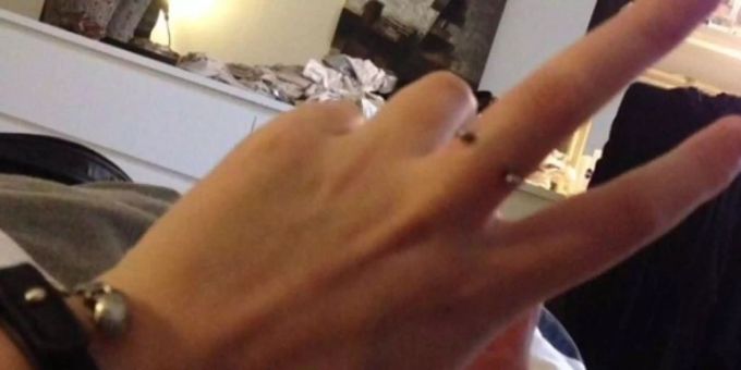 Das Fingerpiercing ist der neue Trend unter Verliebten. Das Fingerpiercing ist der neue Trend unter Verliebten.