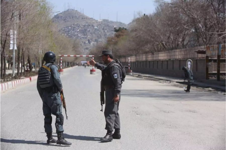 Dutzende Tote und Verletzte bei Selbstmordanschlag in Kabul: Der Anschlag ereignete sich während der Feiern zum persischen Neujahrsfest: Ein Selbstmordattentäter hat in Kabul mindestens 26 Menschen getötet und zahlreiche weitere verletzt.