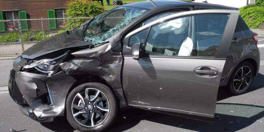 Der Unfall mit einem 82-jährigen Autofahrer in Wangen SZ, ist nur einer von fünf Unfällen die sich am Freitag im Kanton Schwyz ereigneten.