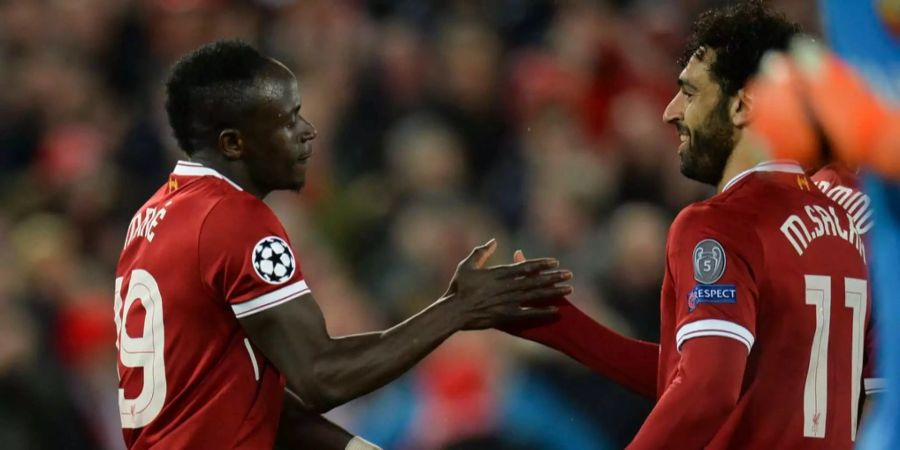 Die beiden Liverpool-Spieler, der Ägypter Mo Salah (r.) und der Senegalese Sadio Mané, sind gläubige Muslime.