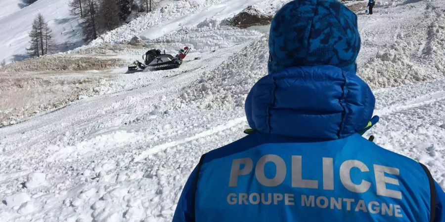 Das Lawinengebiet in Riddes wurde grossflächig durchsucht.