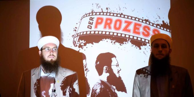 Nicolas Blancho (l.) und Abdel Illi sind zwei der drei Angeklagten. Nicolas Blancho (l.) und Abdel Illi sind zwei der drei Angeklagten.