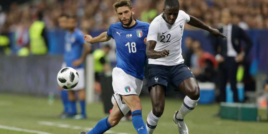 Gewinnt mit Frankreich gegen Italien: Benjamin Mendy im Duell mit Domenico Berardi