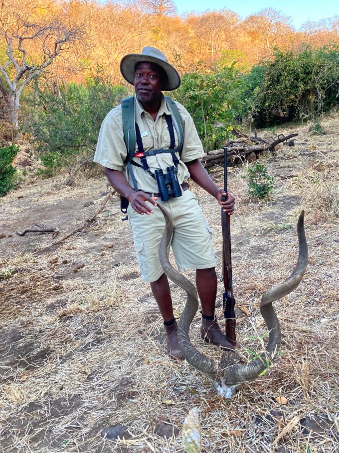 Blessing Mpofu arbeitet als Ranger im Sambesi-Nationalpark. Ein Ranger im Park