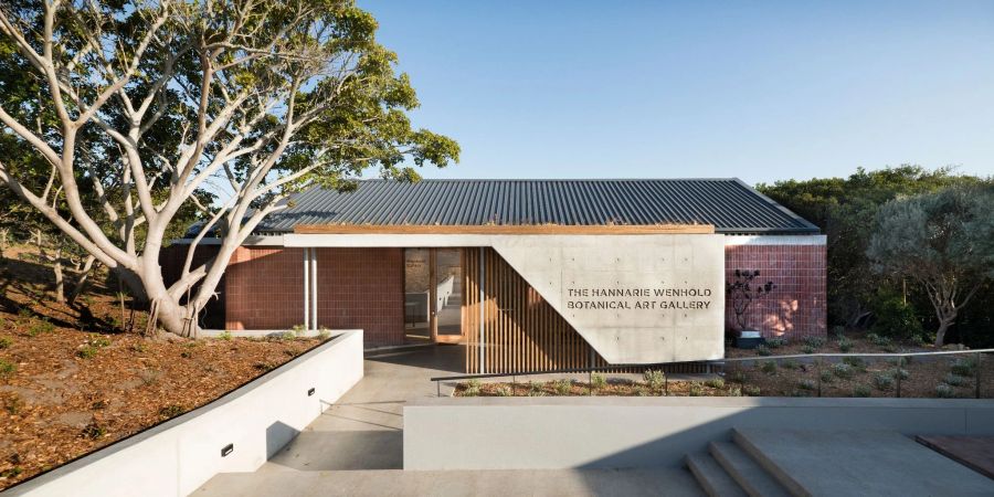«The Hannarie Wenhold Botanical Art Gallery» steht an der Kunstgalerie auf dem privaten Naturreservat Grootbos von Michael Lutzeyer.
