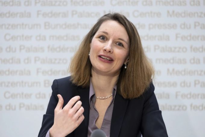 Christina Bachmann-Roth, Präsidentin Mitte-Frauen Schweiz, spricht während einer Medienkonferenz eines überparteilichen Komitees «Ja zum Schutz der Kinder und Jugendlichen vor Tabakwerbung», Die Mitte Bachmann-Roth